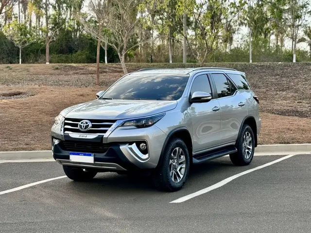 Carro Toyota SW4 2017 4.0 VVT-I SRX 7L 4x4 (Aut)
