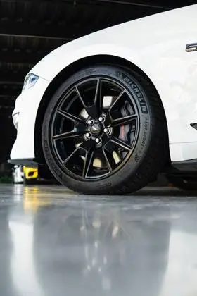 Ford Mustang 5.0 Black Shadow V8