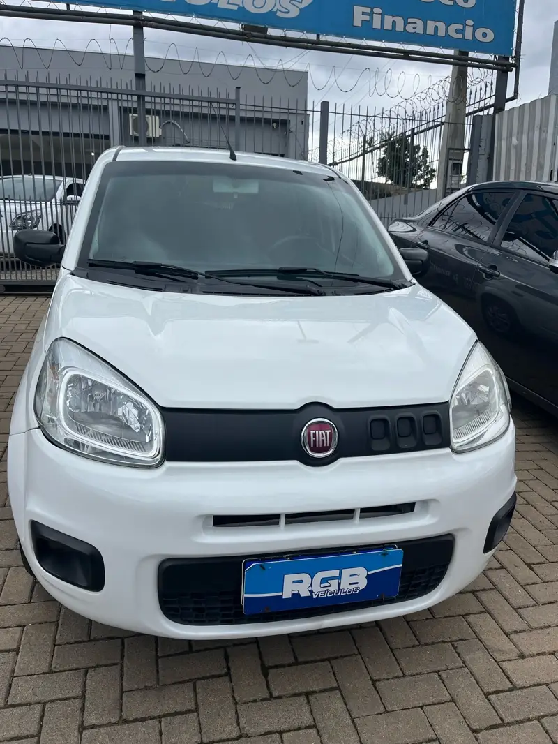 Fiat Uno Attractive 1.0 (Flex) 4p