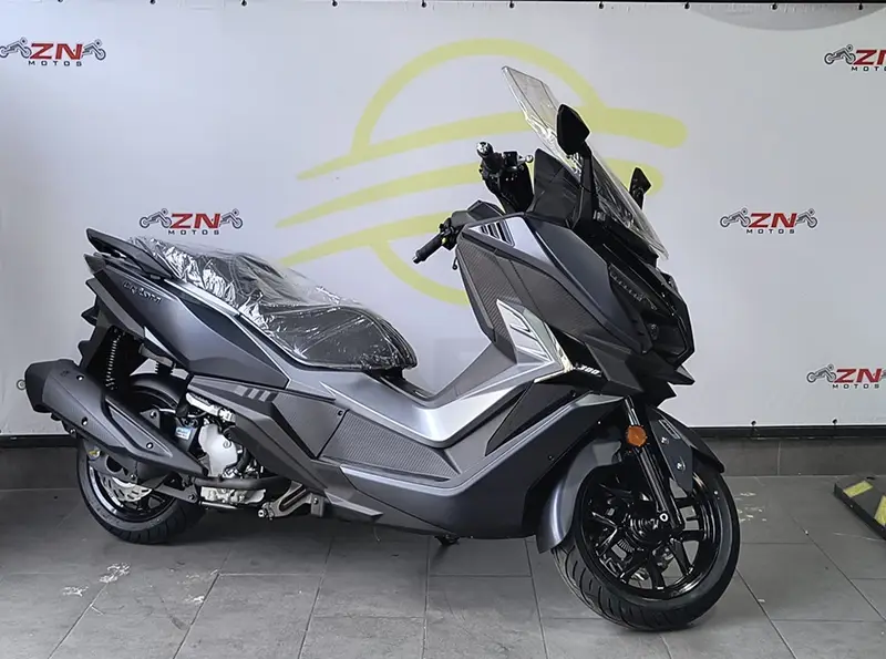 Dafra Cruisym 300