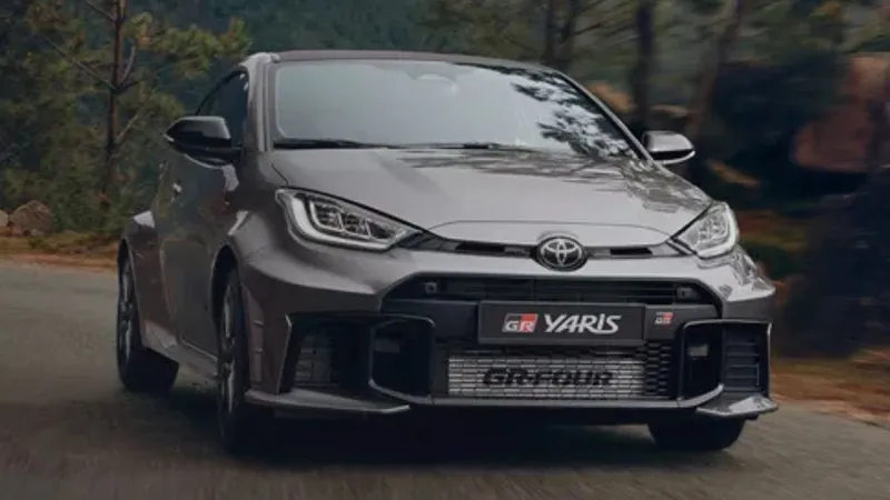 Como é o Toyota Yaris de 304 cv e câmbio manual que chegará ao Brasil