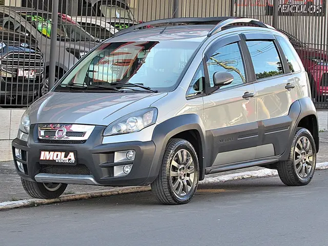 Carro Fiat Idea 2016 Adventure 1.8 16V E.TorQ (Flex)