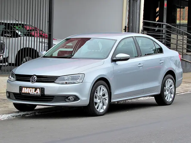 Carro Volkswagen Jetta 2012 2.0 Comfortline Tiptronic (Flex)