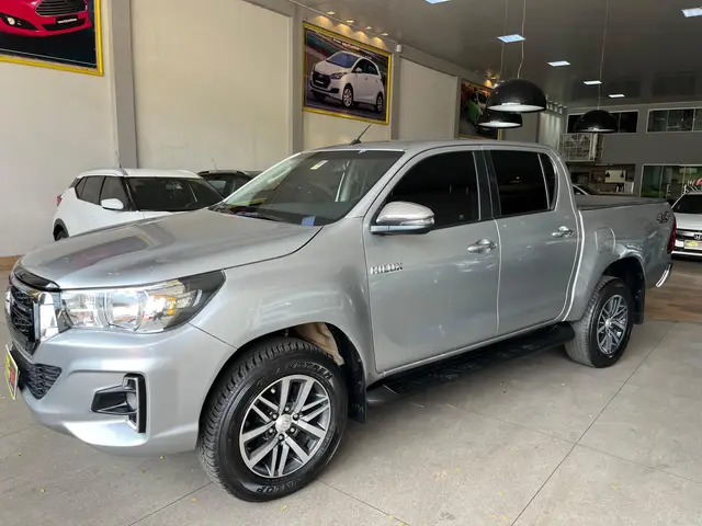 Carro Toyota Hilux Cabine Dupla 2020 Hilux 2.8 TDI SRV CD 4x4 (Aut)