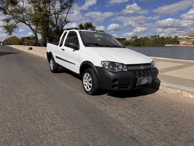 Carro Fiat Strada 2011 Trekking 1.4 (Flex)