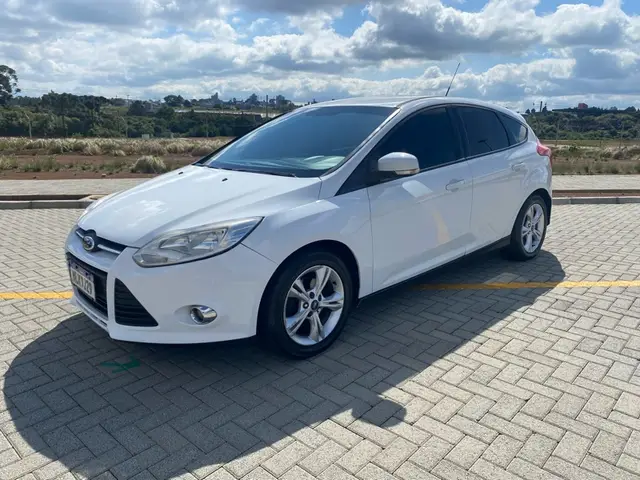 Carro Ford Focus Hatch 2015 SE 1.6 16V TiVCT PowerShift