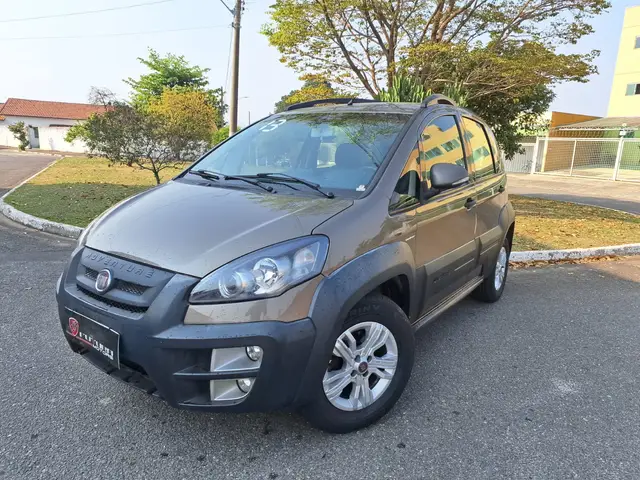 Carro Fiat Idea 2013 Adventure 1.8 16V Dualogic (Flex)