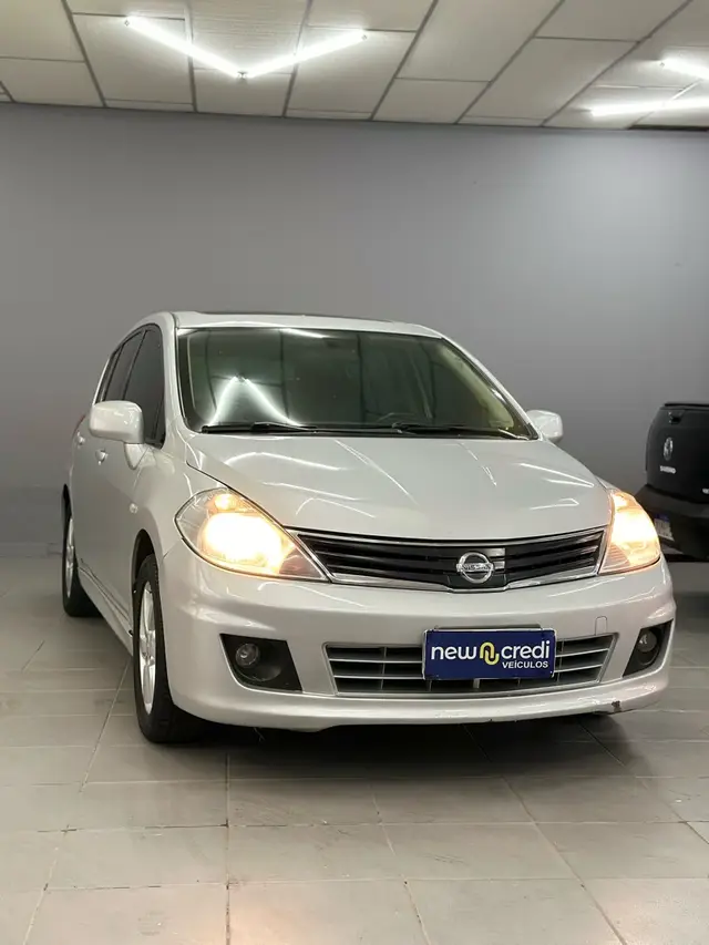 Carro Nissan Tiida 2013 SL 1.8 (flex)