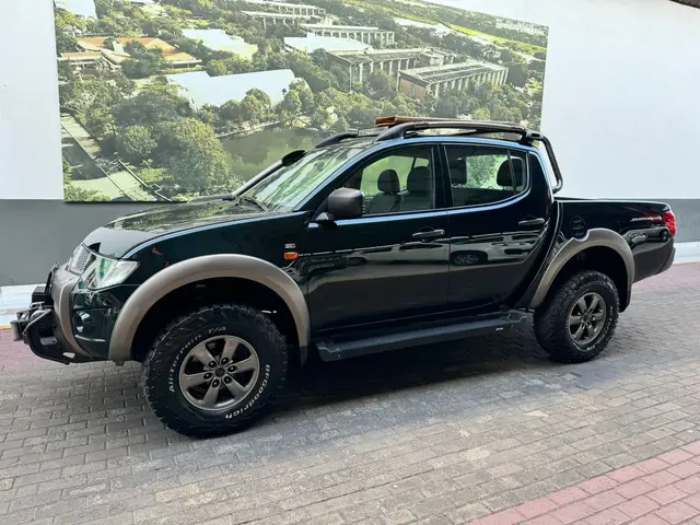 Carro Mitsubishi L200 Triton Sport 2013 3.2 DI-D 4x4 Savana