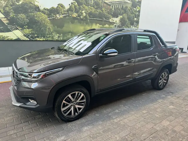 Carro Fiat Strada 2025 Volcano 1.3 Flex 8V CD Aut.