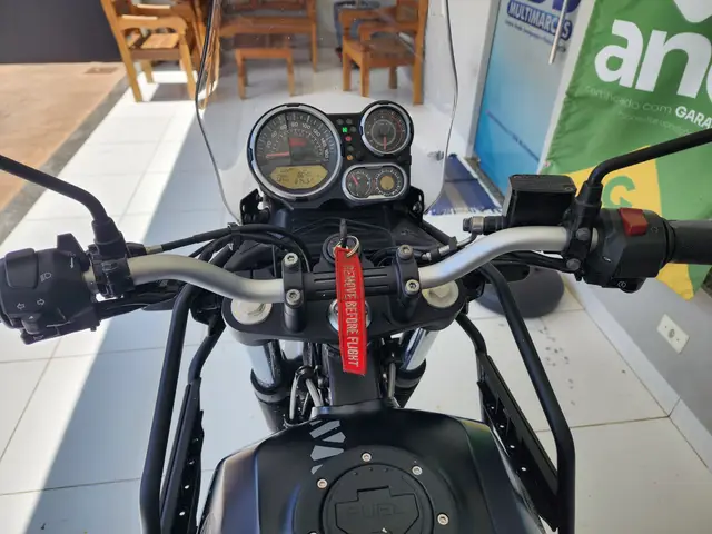 Carro Royal Enfield Himalayan 2020 411 EFI