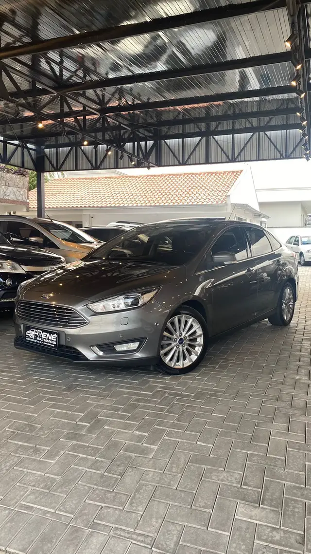 Carro Ford Focus Sedan 2017 Titanium Plus 2.0 PowerShift