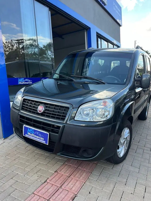 Carro Fiat Doblò 2015 Essence 1.8 16V (Flex)