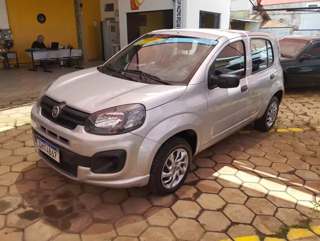 Carro Fiat Uno 2019 Attractive 1.0 8V (Flex) 4p