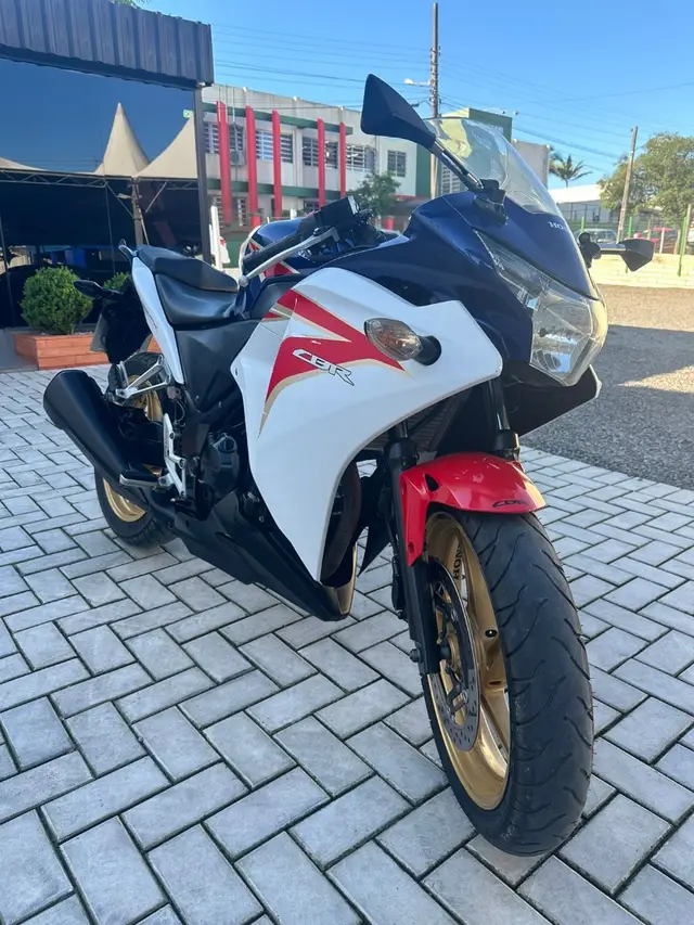 Carro Honda CBR 250R 2012 Standard