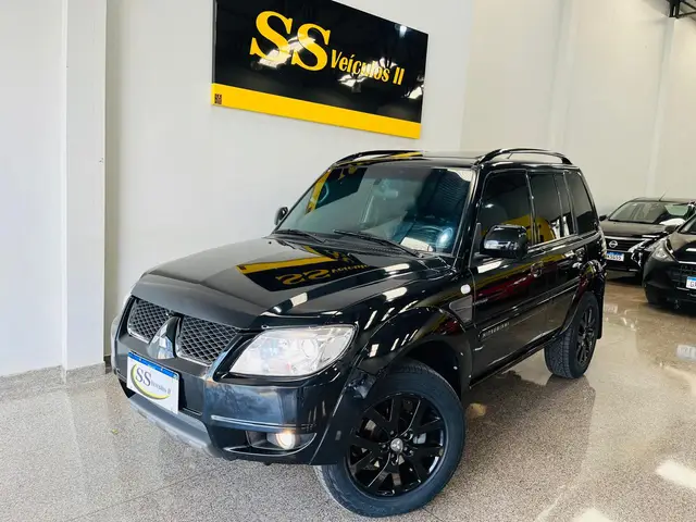 Carro Mitsubishi Pajero TR4 2013 2.0 16V 4x2 (Flex)