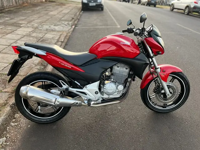 Carro Honda CB 300R 2011 Standard