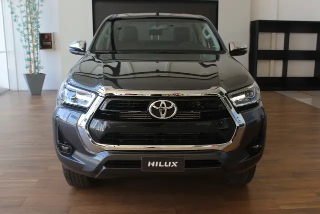 Carro Toyota Hilux Cabine Dupla 2025 SRV 4x4 2.8 Diesel
