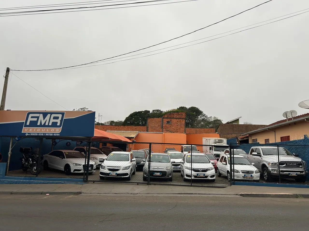 Fachada da loja Veículos à venda em FMR AUTOMOVEIS EIRELI - Avaré - SP | Mobiauto