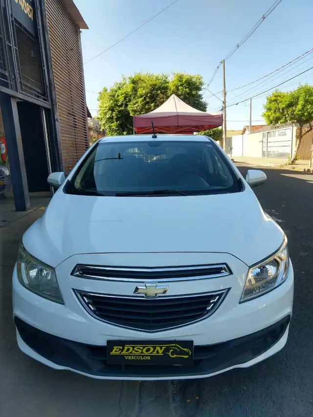 Carro Chevrolet Onix 2013 1.0 LT SPE/4