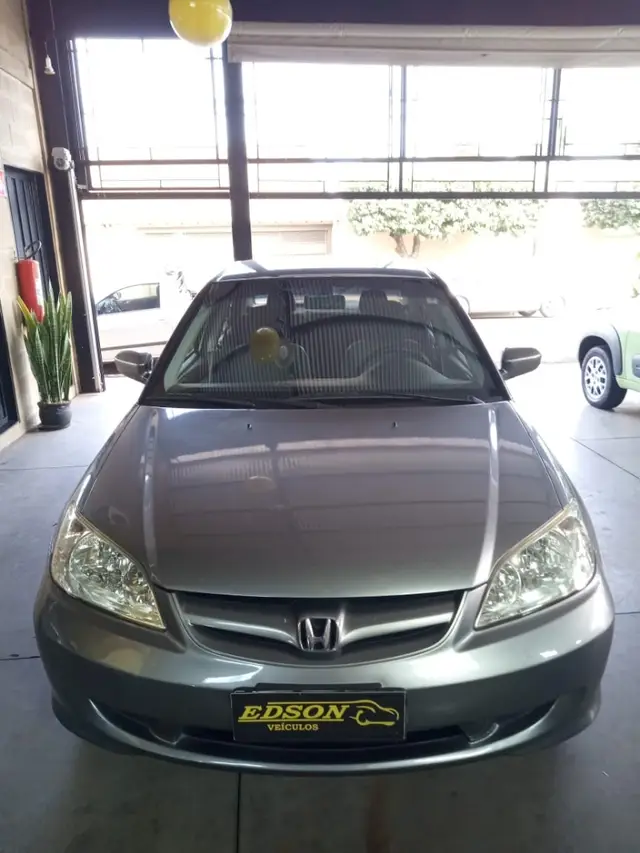 Carro Honda Civic 2005 Sedan LX 1.7 16V