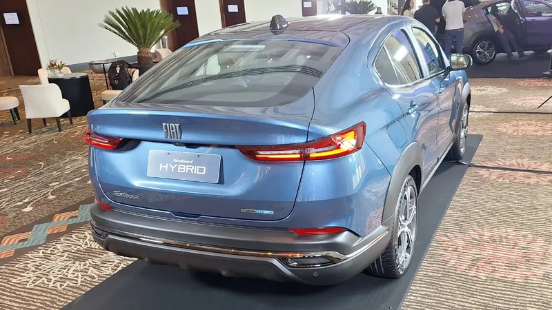 Fiat Pulse e Fastback 2025 agora são os primeiros híbridos "populares"; veja preços
