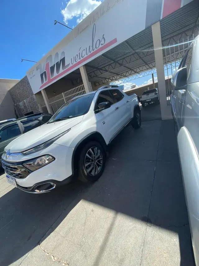 Carro Fiat Toro 2019 Volcano 2.0 diesel AT9 4x4