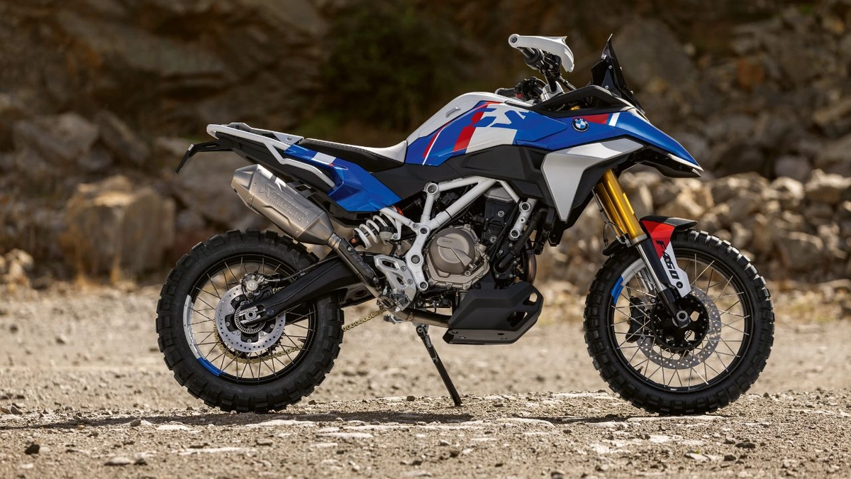 Modelo ficará acima da linha 310 e traz motor bicilíndrico inédito à marca