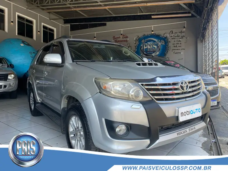Toyota Hilux SW4 SRV 3.0 TDI 4X4 (5 Lugares)