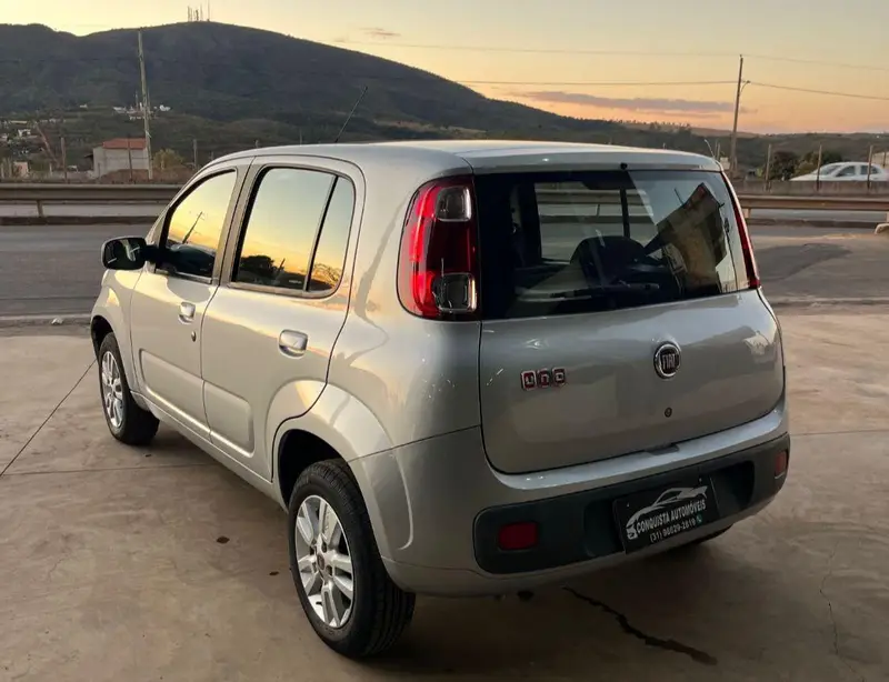 Fiat Uno Vivace 1.0 8V (Flex) 4p
