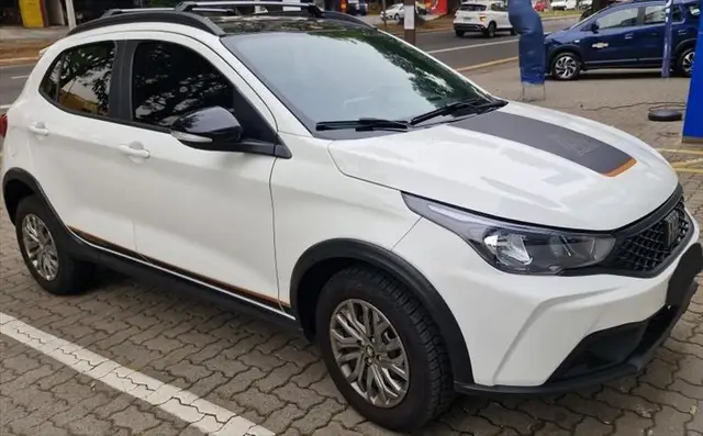 Carro Fiat Argo 2023 Trekking 1.3 (Flex)