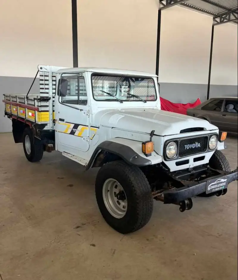 Toyota Bandeirante Picape OJ55LPB 4x4 4.0 (cab. simples)