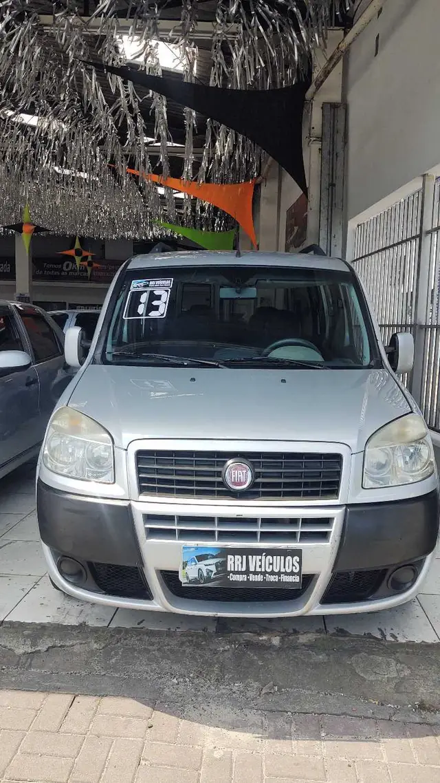Carro Fiat Doblò 2013 Essence 1.8 16V (Flex)