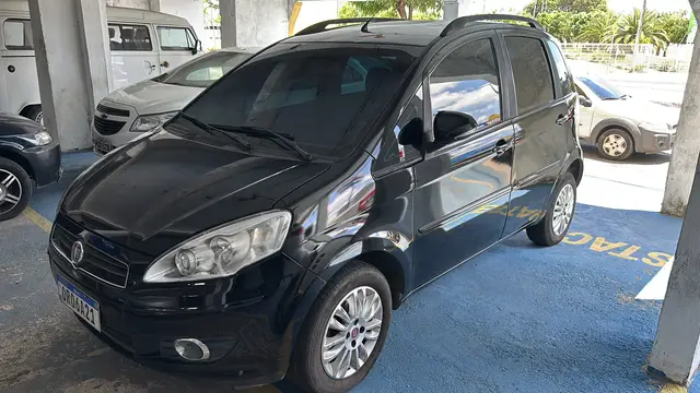 Carro Fiat Idea 2013 Attractive 1.4 8V (Flex)