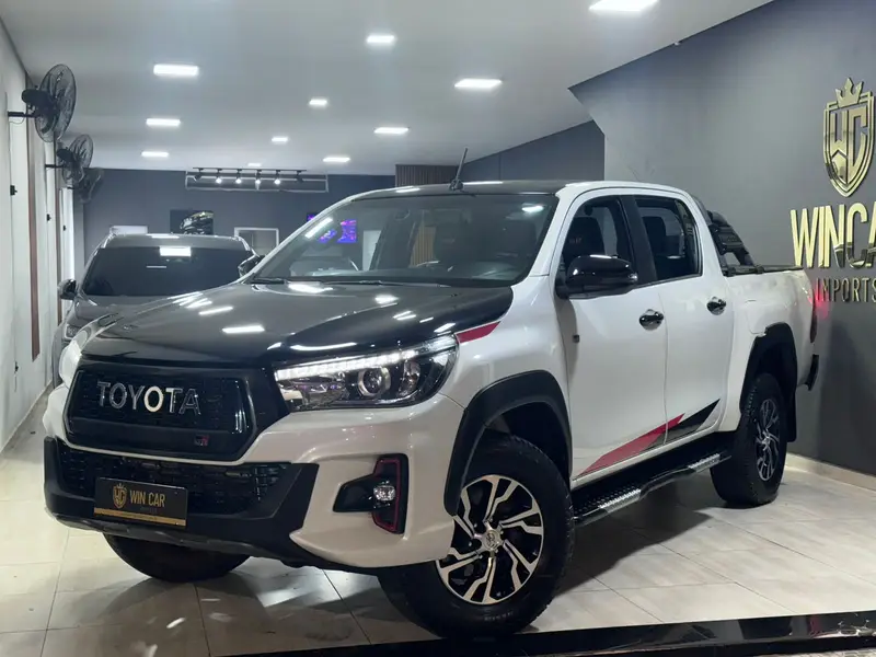 Toyota Hilux 4.0 CD GR-S V6 4x4 (Aut)