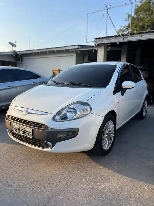 Carro Fiat Punto 2014 Essence 1.6 16V (Flex)