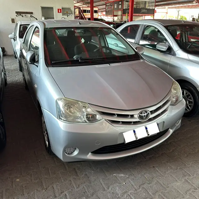 Carro Toyota Etios Sedan 2013 X 1.5 (Flex)