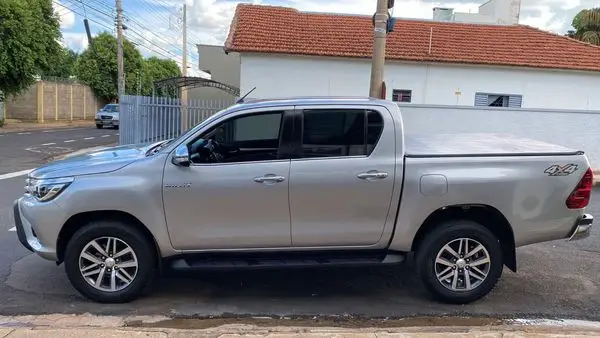 Carro Toyota Hilux Cabine Dupla 2017 Hilux 2.8 TDI SRV CD 4x4 (Aut)