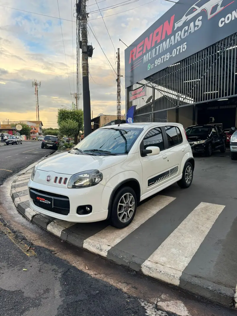 Fiat Uno Sporting 1.4 8V (Flex) 4p