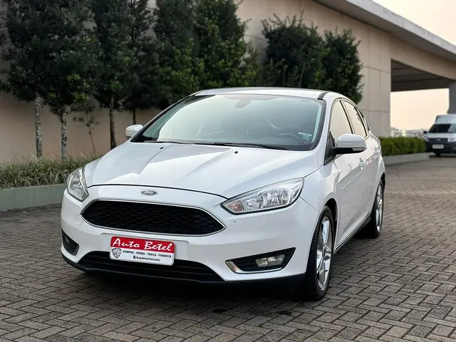 Carro Ford Focus Hatch 2017 SE Plus 1.6 TiVCT