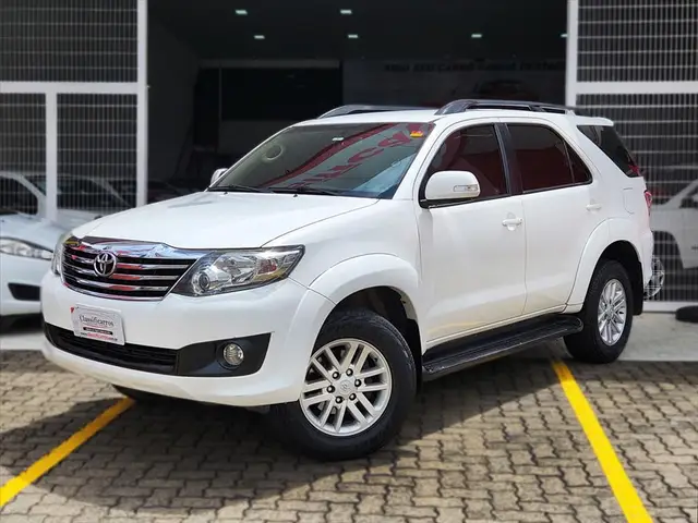 Carro Toyota Hilux SW4 2014 SR 4x2 2.7/ 2.7 Flex 16V Aut.