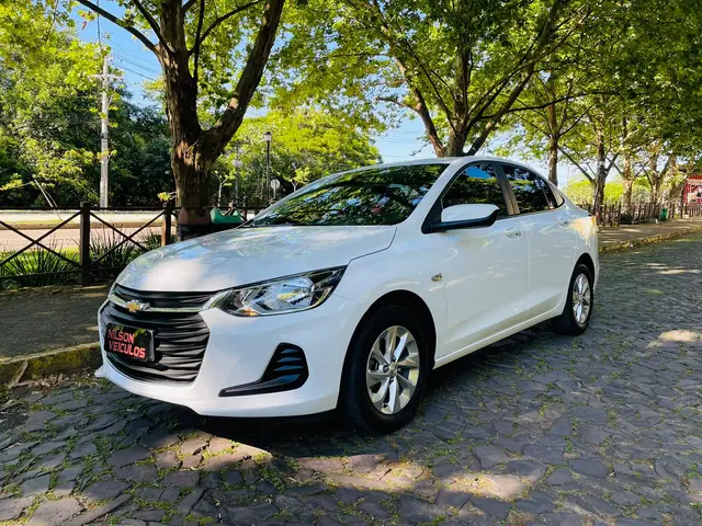 Carro Chevrolet Onix Plus 2023 LT 1.0 Turbo