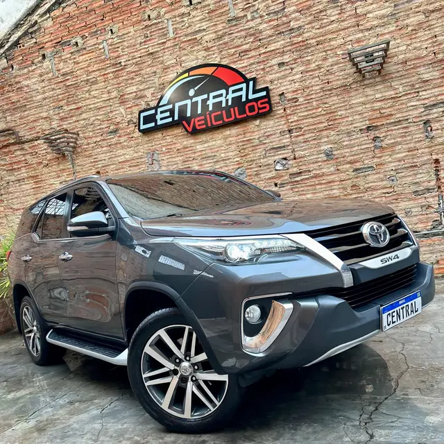 Carro Toyota SW4 2017 2.8 TDI SRX 7L 4x4 (Aut)