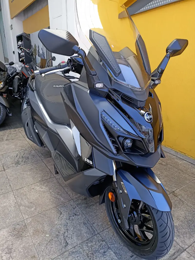 Dafra Cruisym 300