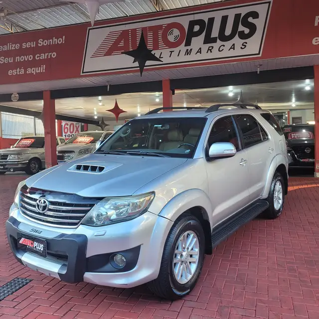 Carro Toyota Hilux SW4 2012 SRV 3.0 4X4 (7 Lugares)