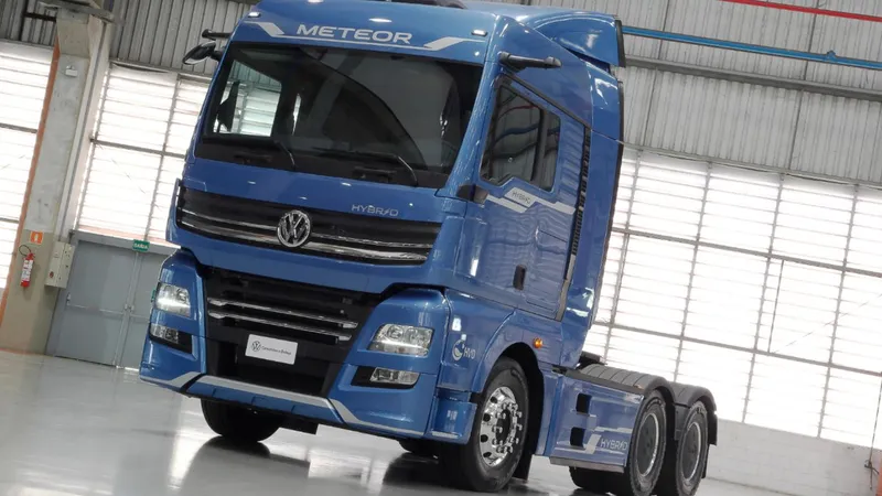 Volkswagen: 1º híbrido da marca no Brasil é caminhão que arrasta 76 Polo