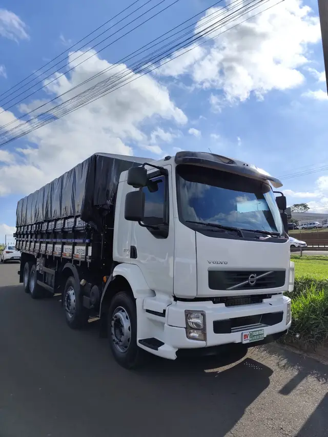 Carro Volvo VM 270 2012 VM270 6X2R LX 9M