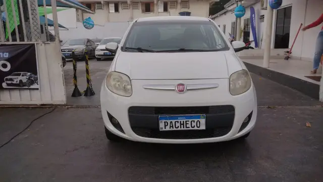 Carro Fiat Palio 2013 Attractive 1.0 8V (Flex)
