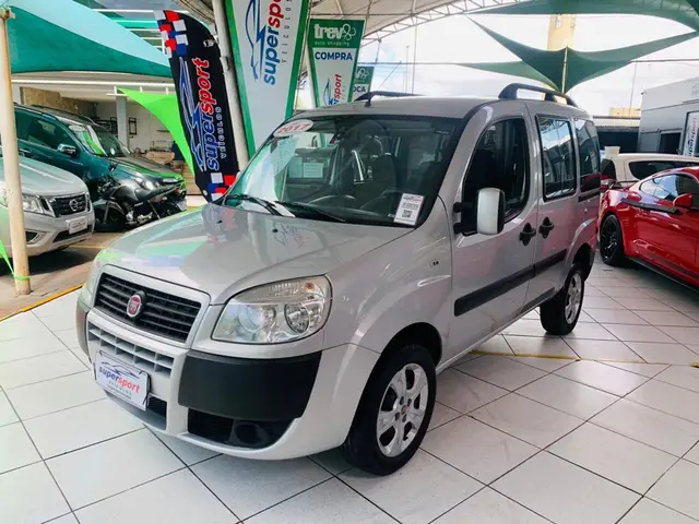 Carro Fiat Doblò 2017 Essence 1.8 7L (Flex)