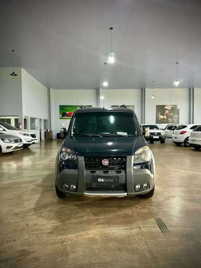 Carro Fiat Doblò 2015 Adventure 1.8 16V (Flex)